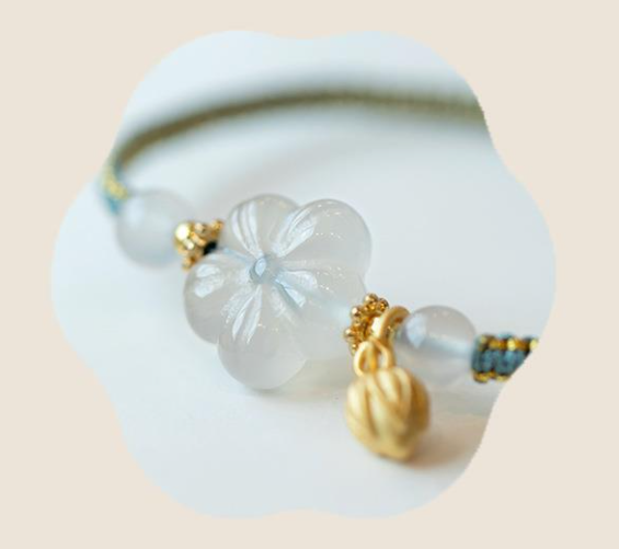 The design sense white agate plum blossom niche bracelet for women, Chinese style adjustable woven bracelet gift chalcedony retro style