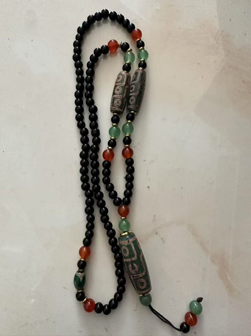 Wholesale of natural agate, Tibetan-style green ghost calcified nine-eyed sweater chain, Bodhi base bead, sky bead pendant