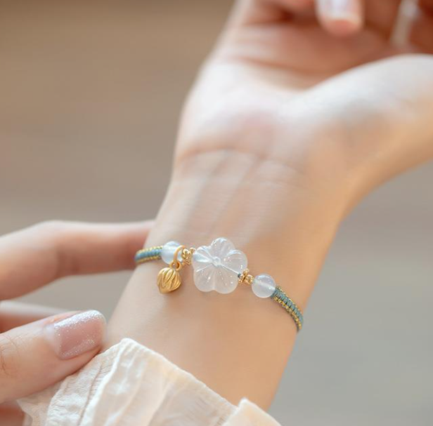 The design sense white agate plum blossom niche bracelet for women, Chinese style adjustable woven bracelet gift chalcedony retro style