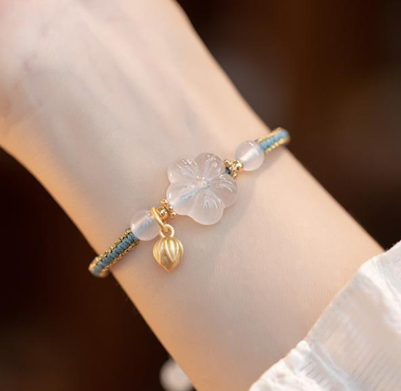 The design sense white agate plum blossom niche bracelet for women, Chinese style adjustable woven bracelet gift chalcedony retro style