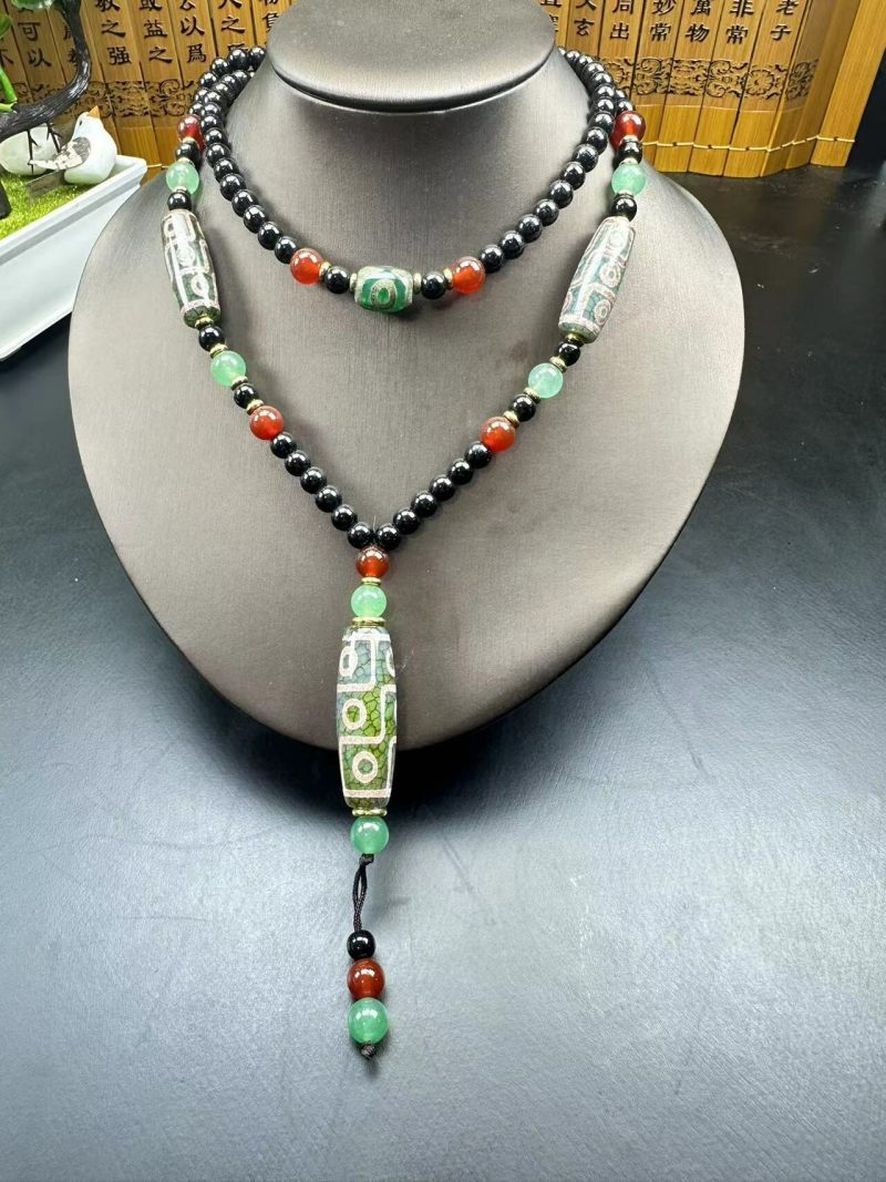 Wholesale of natural agate, Tibetan-style green ghost calcified nine-eyed sweater chain, Bodhi base bead, sky bead pendant