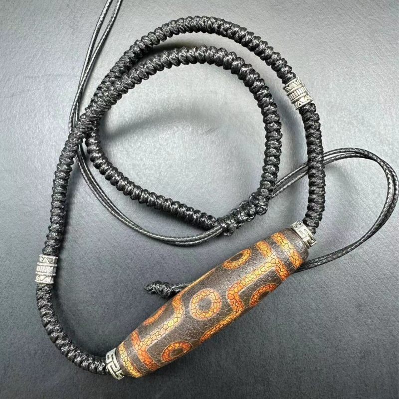 Wholesale natural Tibetan-style red skin old Zhu nine-eyed collarbone bead bead bead bead pendant accessories wholesale sky bead pendant