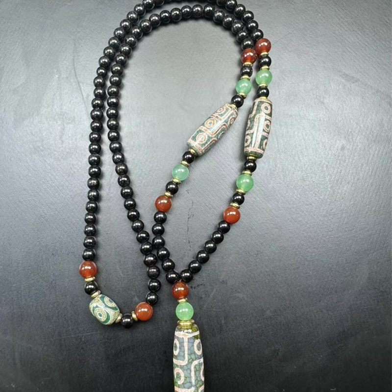 Wholesale of natural agate, Tibetan-style green ghost calcified nine-eyed sweater chain, Bodhi base bead, sky bead pendant