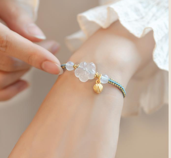 The design sense white agate plum blossom niche bracelet for women, Chinese style adjustable woven bracelet gift chalcedony retro style