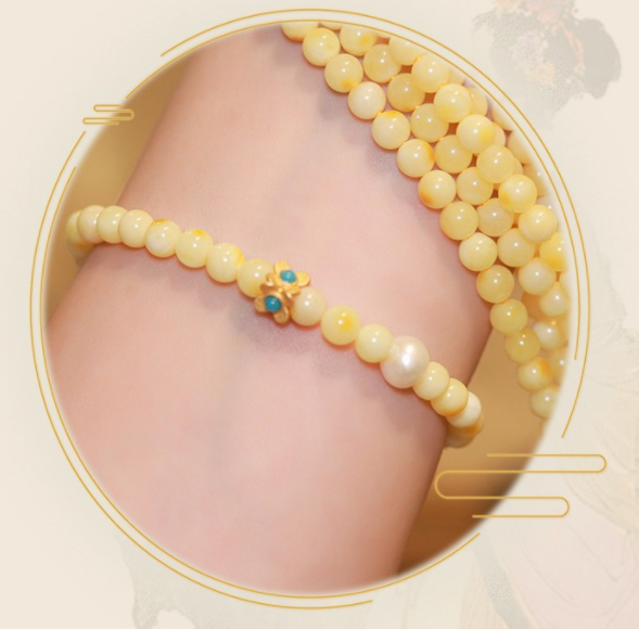Caihua Busy Turquoise Natural Amber bracelet, White flower honey bracelet, women's light luxury and niche design jewelry, one-piece consignment.