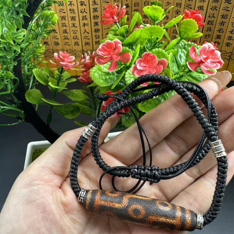 Wholesale natural Tibetan-style red skin old Zhu nine-eyed collarbone bead bead bead bead pendant accessories wholesale sky bead pendant