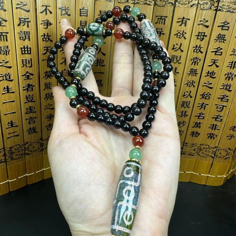 Wholesale of natural agate, Tibetan-style green ghost calcified nine-eyed sweater chain, Bodhi base bead, sky bead pendant