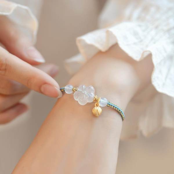 The design sense white agate plum blossom niche bracelet for women, Chinese style adjustable woven bracelet gift chalcedony retro style
