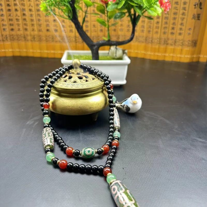 Wholesale of natural agate, Tibetan-style green ghost calcified nine-eyed sweater chain, Bodhi base bead, sky bead pendant