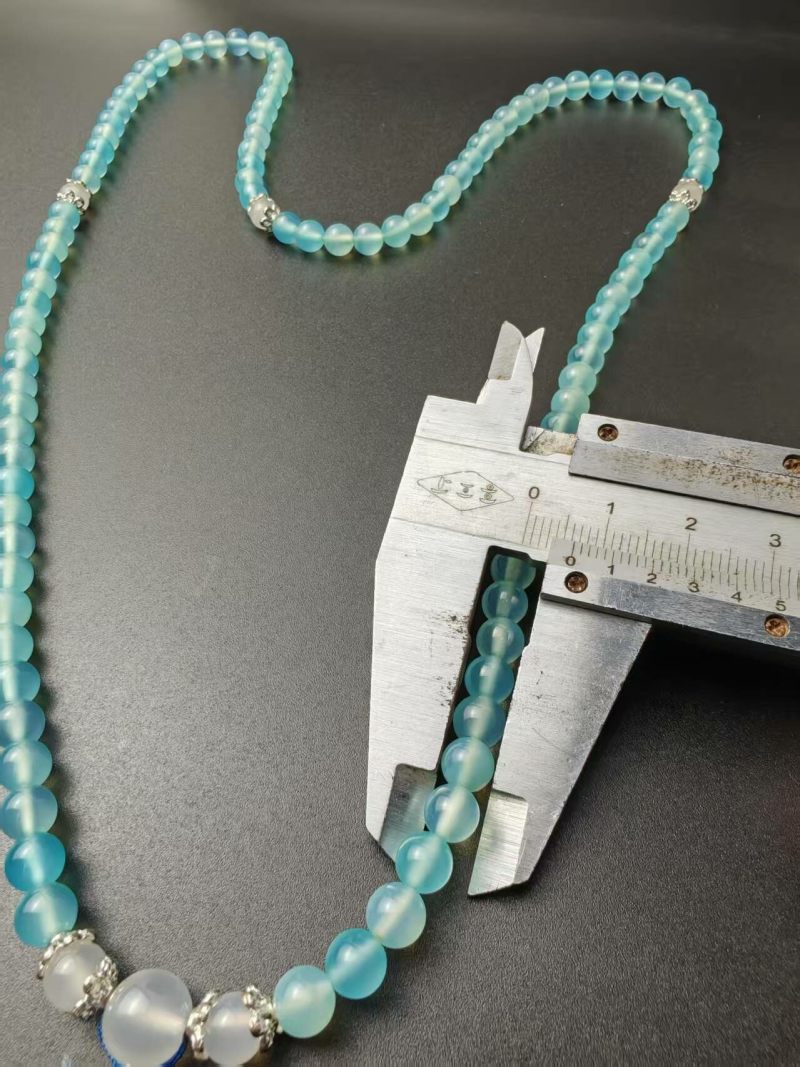 Natural loose beads chalcedony elastic rope long chains can be made into bracelets or necklaces with a diameter of 0.6. DIY beaded jewelry