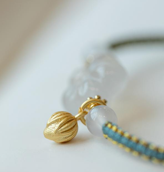 The design sense white agate plum blossom niche bracelet for women, Chinese style adjustable woven bracelet gift chalcedony retro style