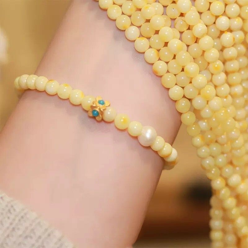 Caihua Busy Turquoise Natural Amber bracelet, White flower honey bracelet, women's light luxury and niche design jewelry, one-piece consignment.