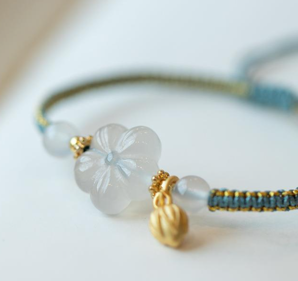 The design sense white agate plum blossom niche bracelet for women, Chinese style adjustable woven bracelet gift chalcedony retro style