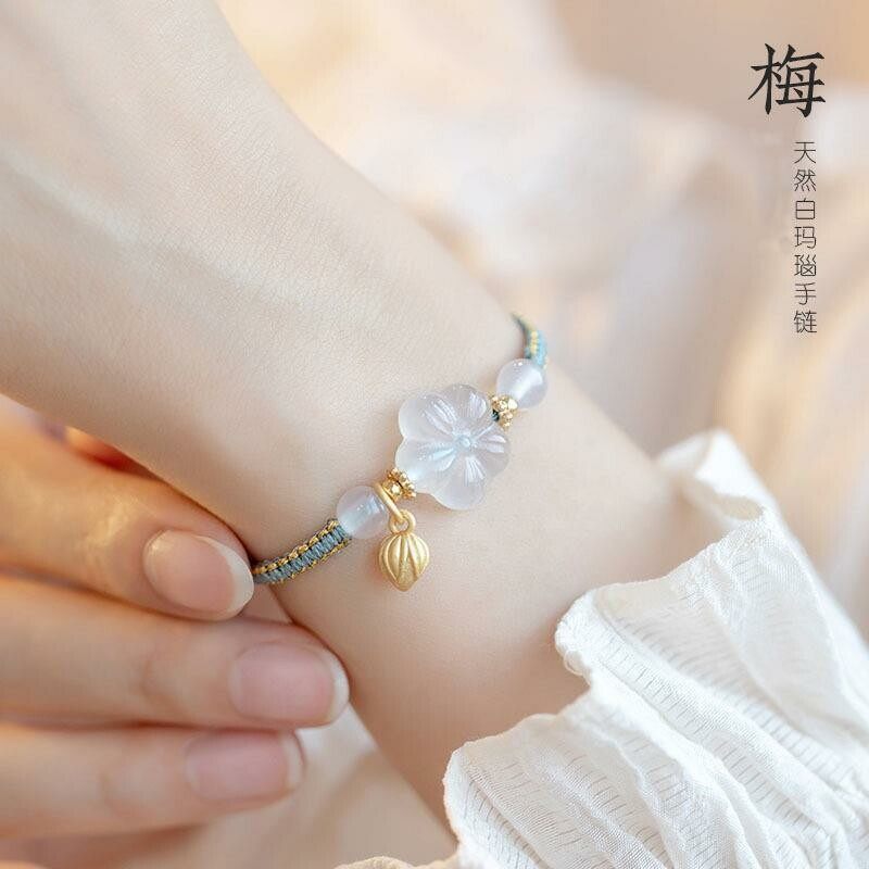 The design sense white agate plum blossom niche bracelet for women, Chinese style adjustable woven bracelet gift chalcedony retro style