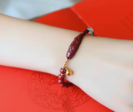 The 6mm cut surface of the original purple gold sand bracelet is paired with a 14k pure silver color-retaining accessory, a hand-woven rope made of grape stone with an annual surplus