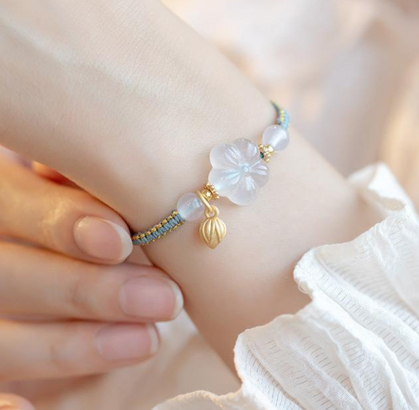 The design sense white agate plum blossom niche bracelet for women, Chinese style adjustable woven bracelet gift chalcedony retro style
