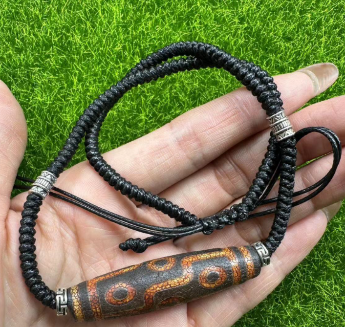 Wholesale natural Tibetan-style red skin old Zhu nine-eyed collarbone bead bead bead bead pendant accessories wholesale sky bead pendant